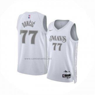 Camiseta Dallas Mavericks Luka Doncic #77 Ciudad 2024-25 Blanco