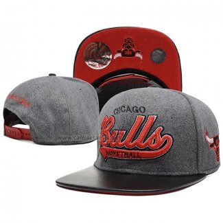 Gorra Chicago Bulls Adjustable Mitchell & Ness Gris Rojo